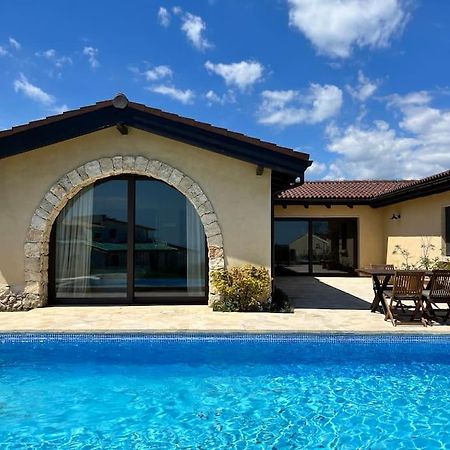 Private Villa At Blacksearama Golf & Villas Resort Balchik Bagian luar foto