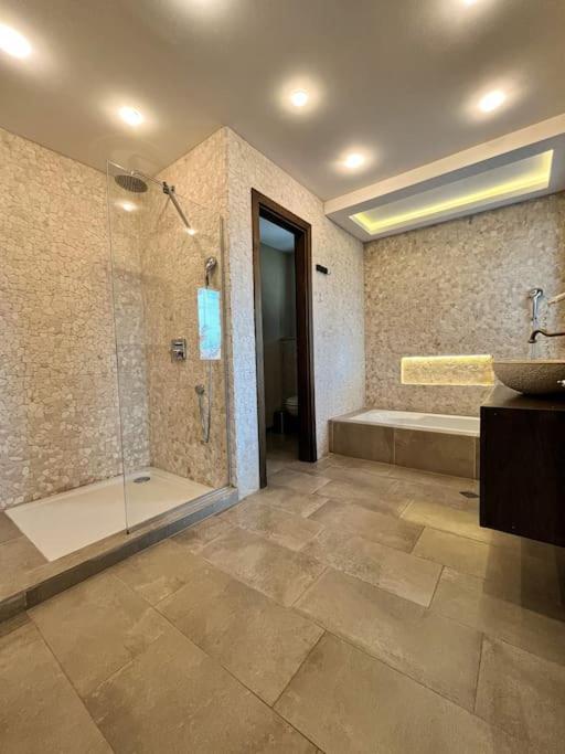 Private Villa At Blacksearama Golf & Villas Resort Balchik Bagian luar foto