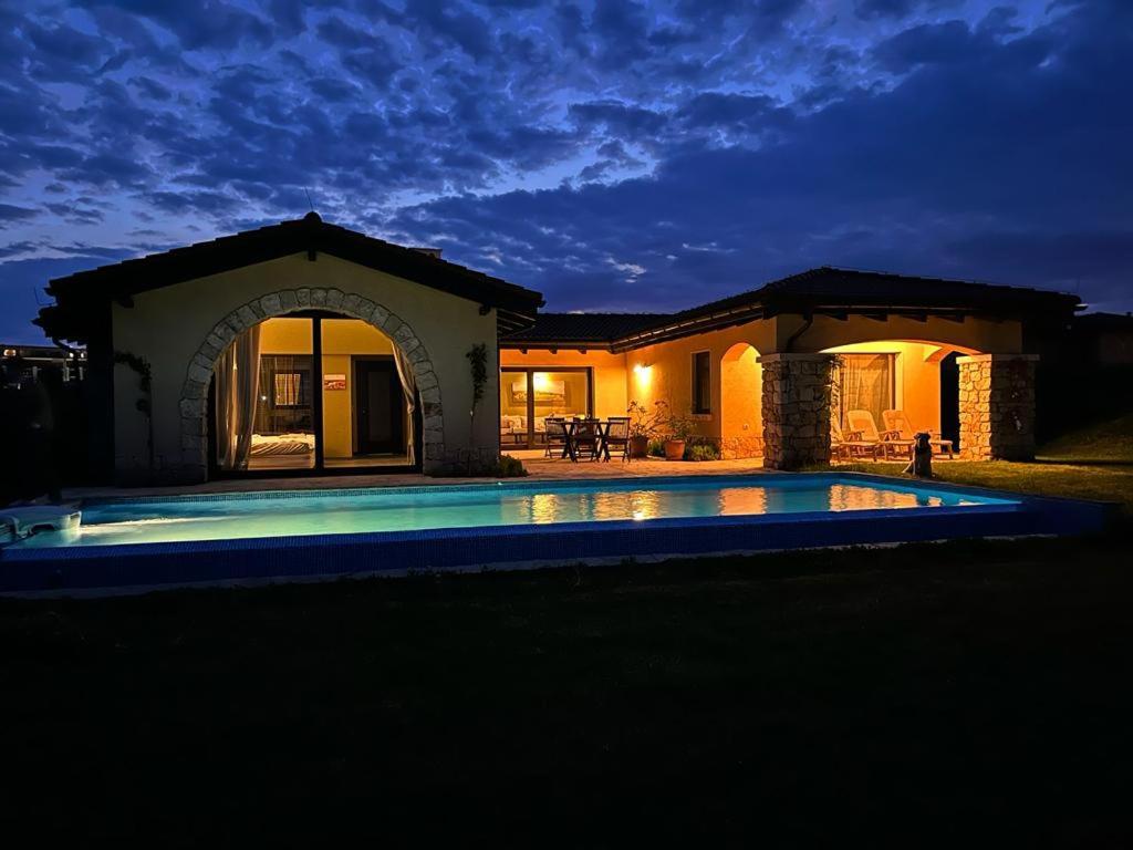 Private Villa At Blacksearama Golf & Villas Resort Balchik Bagian luar foto